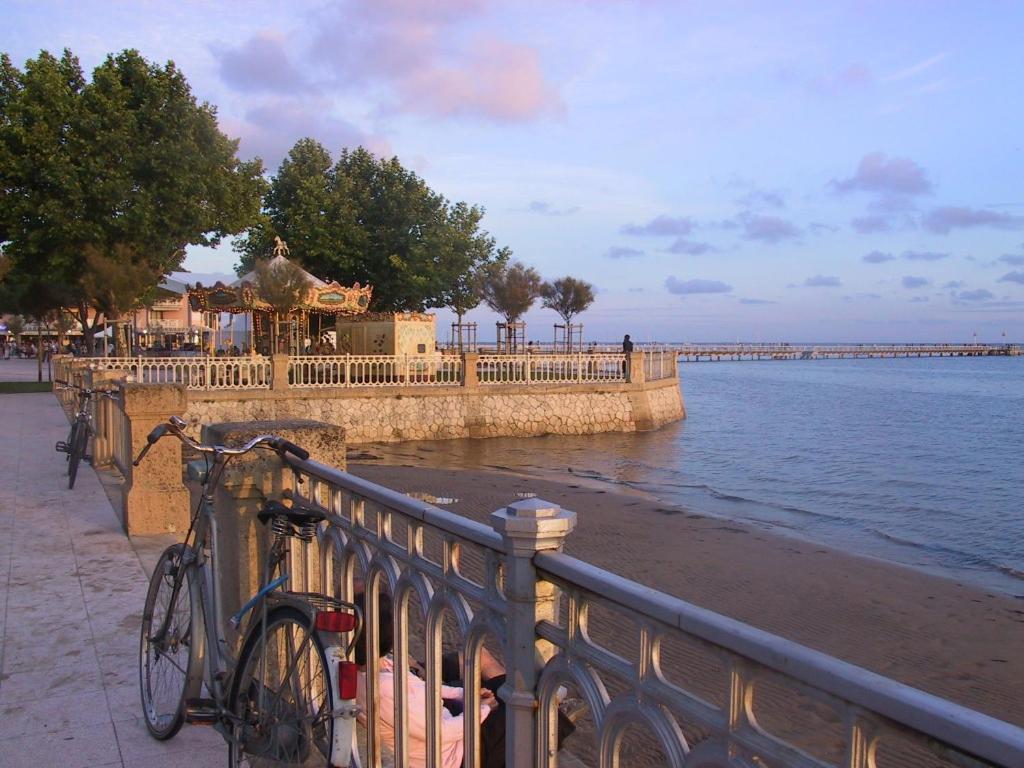 Villa Robert Shumann, A 700 M De La Plage Andernos-les-Bains Rum bild